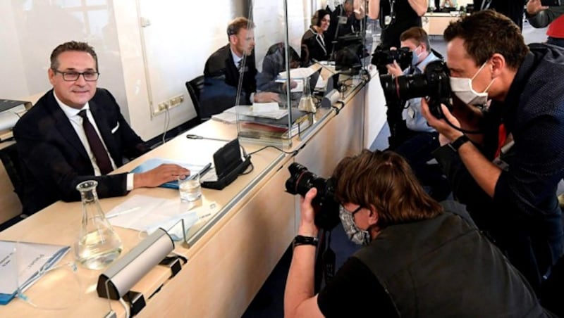 Ex-Vizekanzler Heinz-Christian Strache vor dem U-Ausschuss zum Ibiza-Skandal (Bild: APA/Helmut Fohringer)