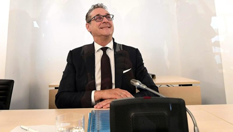 Ex-Vizekanzler Heinz-Christian Strache vor dem U-Ausschuss zum Ibiza-Skandal (Bild: APA/Helmut Fohringer)