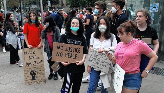 Weltweit finden Proteste gegen Polizeigewalt statt. (Symbolbild) (Bild: Andi Schiel)