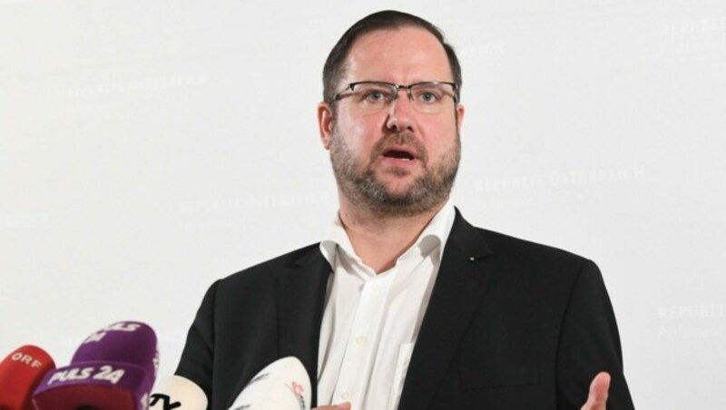 FPÖ-Fraktionsführer Christian Hafenecker (Bild: APA/HELMUT FOHRINGER)