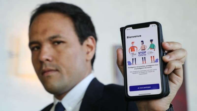 Frankreichs Digital-Staatssekretär Cedric O bei der Präsentation der französischen Corona-Kontaktverfolgungs-App (Bild: AFP)