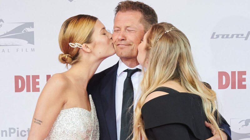 Til Schweiger mit seinen Töchtern Lilli und Luna (Bild: Annette Riedl / dpa / picturedesk.com)