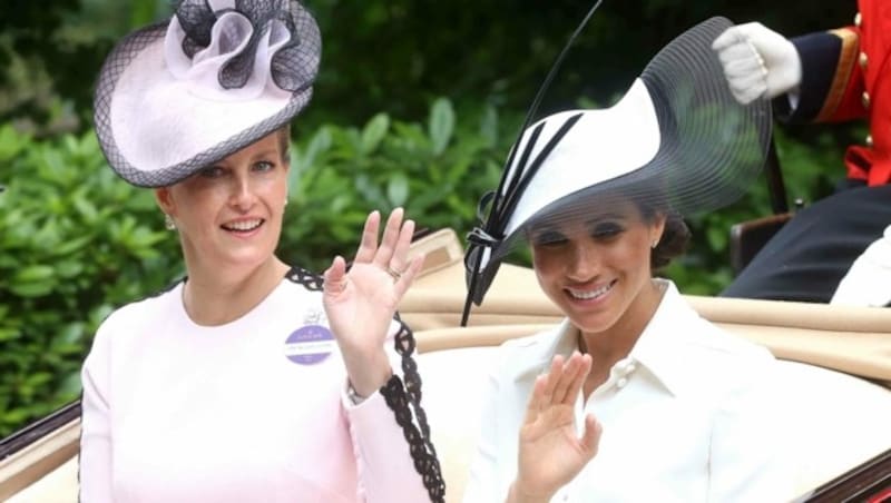 Gräfin Sophie mit Herzogin Meghan in Ascot (Bild: www.PPS.at)