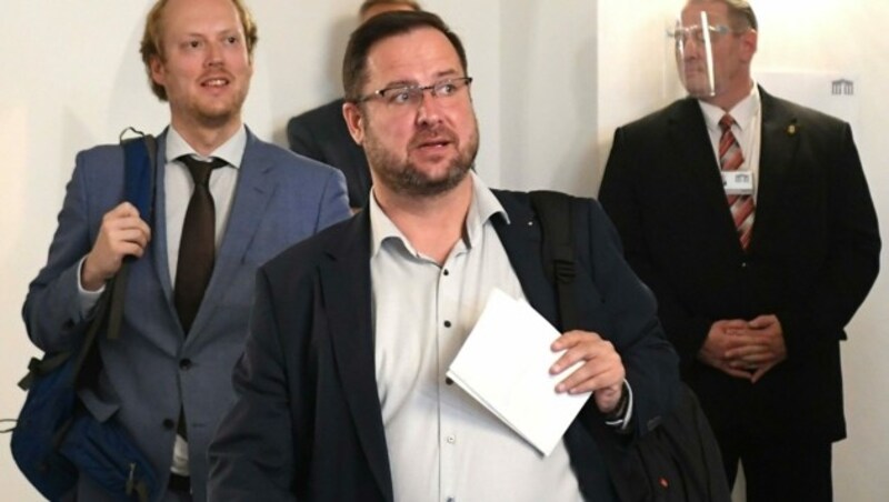 FPÖ-Fraktionsführer Christian Hafenecker (Bild: APA/HELMUT FOHRINGER)