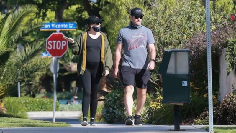 Chris Pratt macht einen Spaziergang mit seiner schwangeren Frau Katherine Schwarzenegger. (Bild: www.PPS.at)