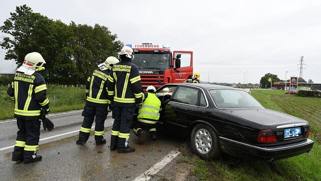 Unfall im Juni 2020: Die Feuerwehr Biedermannsdorf war mit drei Fahrzeugen und 13 Kameraden vor Ort. (Bild: P. Huber)