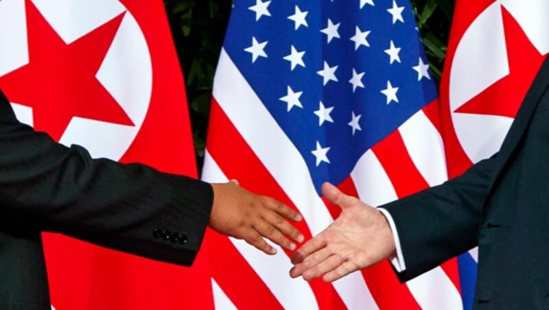 Der historische Handshake von Singapur - zwei Jahre später ist der Zauber verblasst. (Bild: ASSOCIATED PRESS)