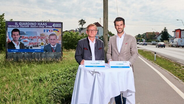 Mit der Plakatkampagne: „Bau statt Stau – Jetzt“ will das FP-Duo Dieter Dorner und Udo Landbauer (re.) Druck ausüben. (Bild: Imre Antal)