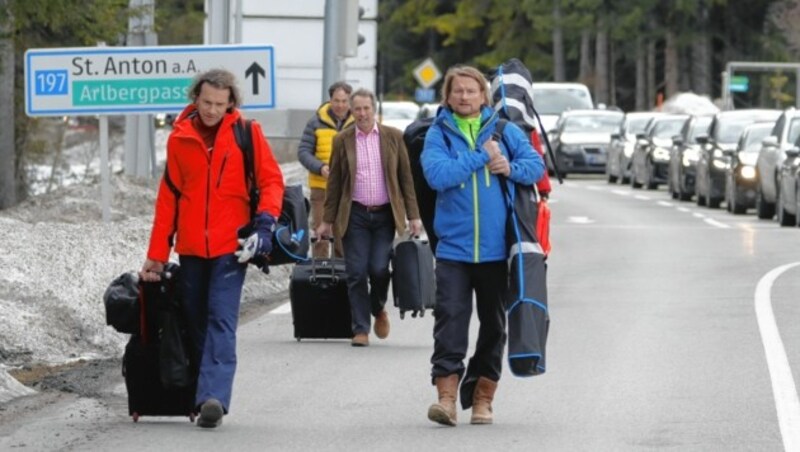 Innerhalb von Stunden hieß es für viele Urlauber: „Bitte sofort abreisen!“ (Bild: Christof Birbaumer / Kronenzeitung)