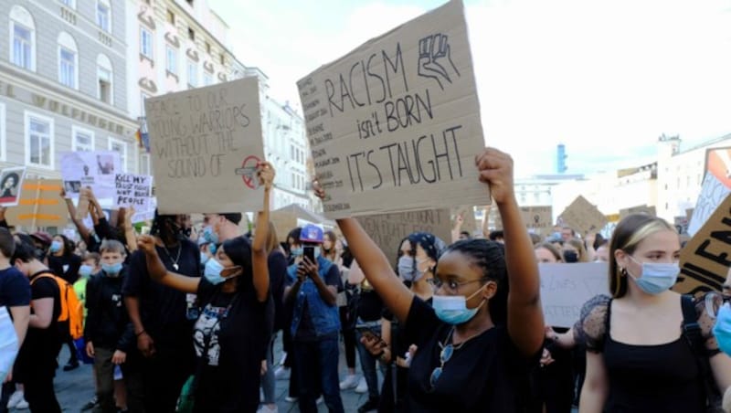 Demo „Black Lives Matter“am Linzer Hauptplatz (Bild: Horst Einöder/ Flashpictures)