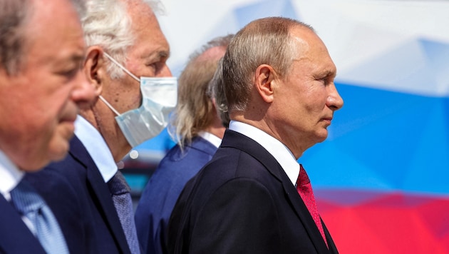 Der russische Präsident Wladimir Putin bei der Ehrung für die „russischen Helden der Arbeit“ auf dem Poklonnaya-Hügel (Bild: AFP)