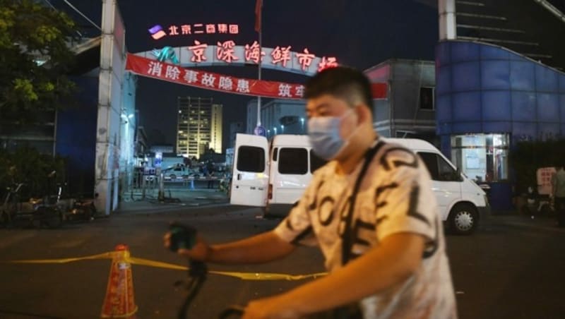 Es handelt sich um den größten Lebensmittelmarkt Pekings. (Bild: AFP )