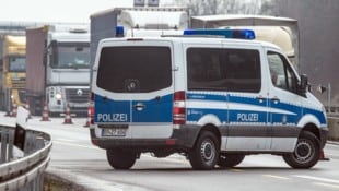 Im deutschen Greven hat ein 21-Jähriger einen Linienbus gestohlen und sich eine Verfolgungsjagd ...