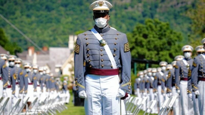 Donald Trump hielt am Samstag eine Rede vor der Abschlussklasse der Militärakademie West Pont. (Bild: The Associated Press)