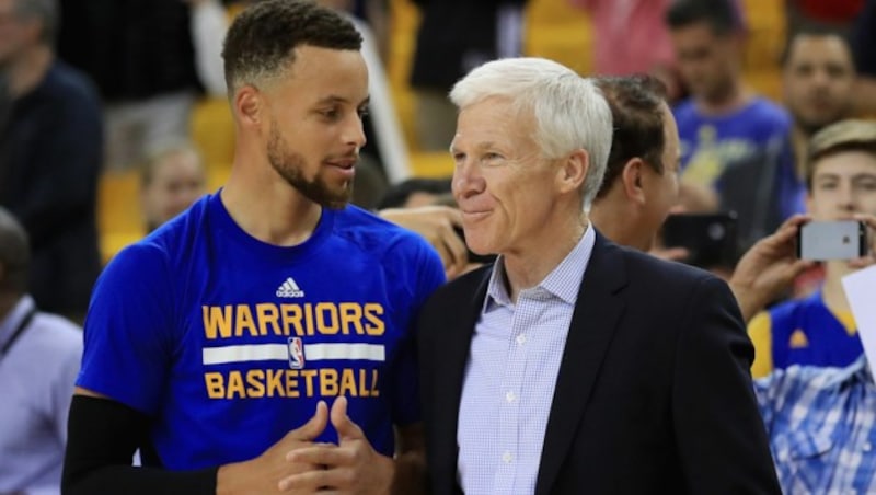 Davidson-Coach Bob McKillop mit NBA-Superstar Steph Curry (Bild: AFP)