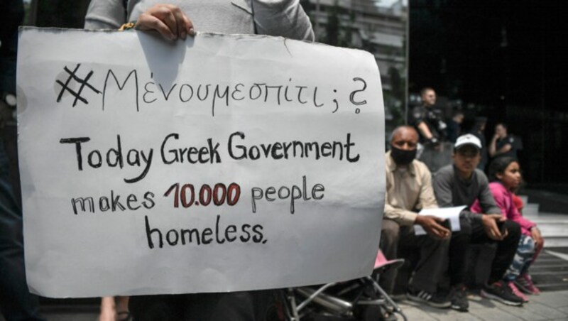 Migranten demonstrieren vor dem UNHCR-Büro in Athen (Bild: AFP)