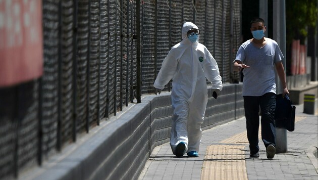 Das Coronavirus versetzte China Anfang 2020 in einen absoluten Ausnahmezustand - mittlerweile hat sich die Lage dort wieder stabilisiert. (Bild: APA/AFP/Noel Celis)