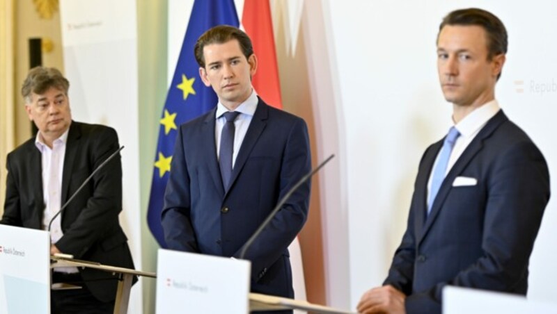 Keine Überraschungen gab es nach der Regierungsklausur von Vizekanzler Werner Kogler (Grüne), Bundeskanzler Sebastian Kurz und Finanzminister Gernot Blümel (beide ÖVP) zu hören. (Bild: APA/HERBERT NEUBAUER)