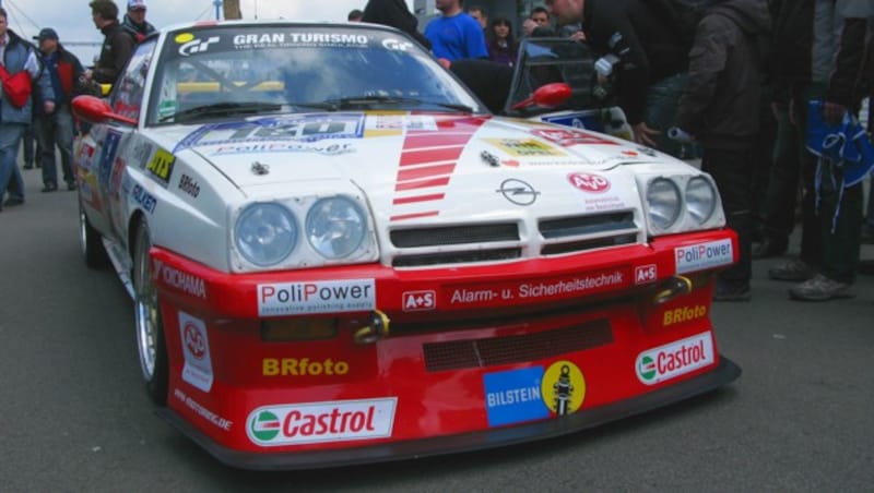 Mit dem Fuchsschwanz beim 24-Stunden-Rennen: Opel Manta B (Bild: Stanka)