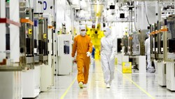 Eine Samsung-Chipfabrik in Südkorea, in der Flash-Speicher für SSDs und Arbeitsspeicher hergestellt wird (Bild: Samsung)