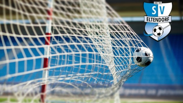 Soccer ball flying into the gate (Bild: krone.tv)