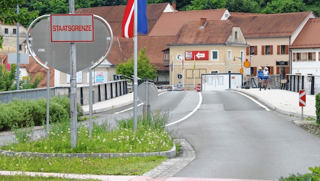 Unweit des Grenzübergangs in Bad Radkersburg fand die Aktion scharf der Polizei statt. (Bild: Christian Jauschowetz)