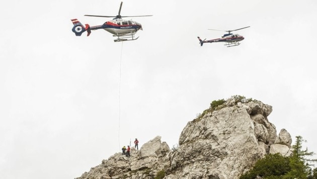 Zwei Helis waren für die Bergung des verirrten Wanderers in der Luft (Symbolbild) (Bild: BMI/Gerd Pachauer)