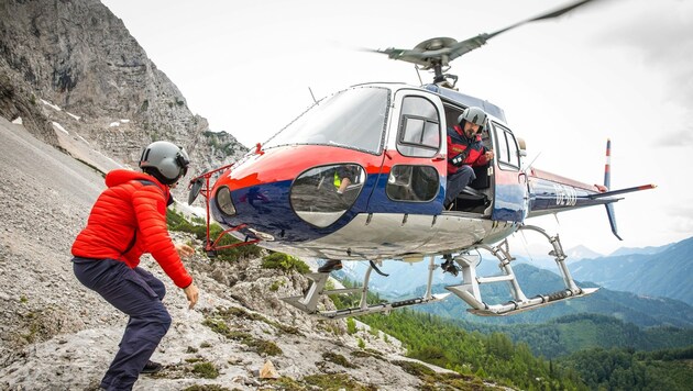 Seilbergungen im hochalpinen Einsatz sind alles andere als gewöhnlicher Alltag für die Besatzung des Polizeihelikopters. (Bild: BMI/Gerd Pachauer)