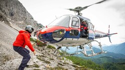 Seilbergungen im hochalpinen Einsatz sind alles andere als gewöhnlicher Alltag für die Besatzung des Polizeihelikopters. (Bild: BMI/Gerd Pachauer)
