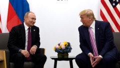 Von links: Russlands Machthaber Wladimir Putin und US-Präsident Donald Trump (Archivbild) (Bild: AP)