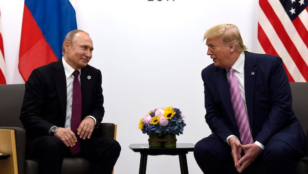 Von links: Russlands Machthaber Wladimir Putin und US-Präsident Donald Trump (Archivbild) (Bild: AP)