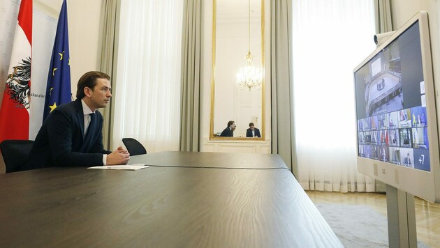 Bundeskanzler Kurz (ÖVP) beim virtuellen EU-Gipfel (Bild: APA/BKA/DRAGAN TATIC)