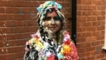 Das muss eine ausgelassene Party gewesen sein. Mit Konfetti und Schaum beschmiert, feierte Nobelpreisträgerin Malala ihren Uni-Abschluss in Oxford. (Bild: twitter.com/malala)