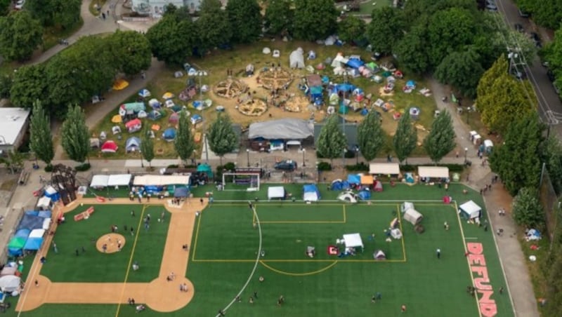 Die Demonstranten gaben der autonomen Zone in Seattle den Namen „Chop“: Capitol Hill Occupied Protest. (Bild: AP)