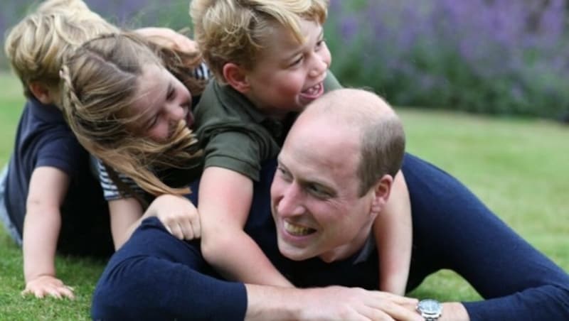 Prinz William tollt mit seinen Kindern Prinz George, Prinzessin Charlotte und Prinz Louis. (Bild: APA/Catherine, The Duchess of Cambridge via AP)