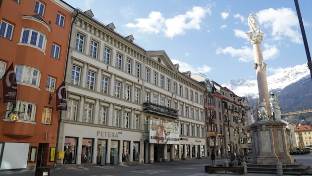 Weil sie aus Ischgl kam, konnte eine Frau in Innsbruck wochenlang keine Wohnung finden. Aus dem Rathaus riet man ihr, in ein Obdachlosenheim zu gehen. (Bild: Birbaumer Christof)