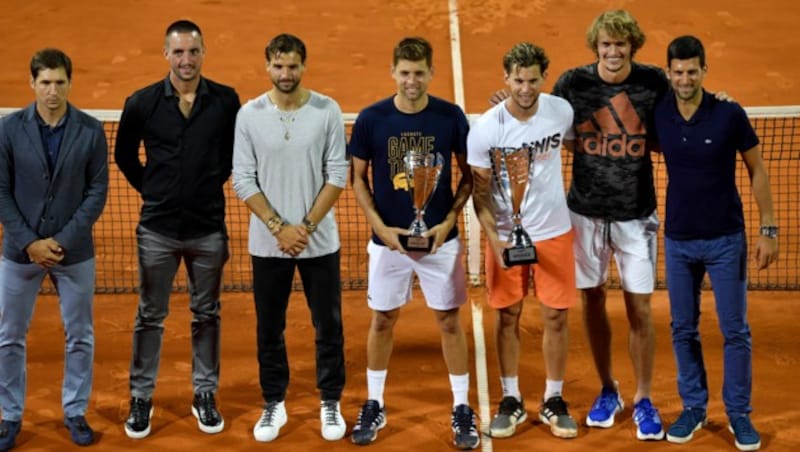 Die Teilnehmer der ersten Station der Adria-Tour beim Gruppenfoto nach dem Endspiel (Bild: AFP )