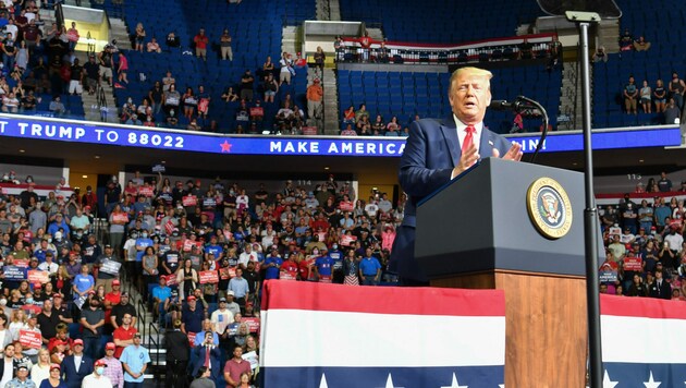 US-Präsident Donald Trump bei seiner ersten Wahlkampfgroßveranstaltung seit dem Corona-Lockdown (Bild: AFP)