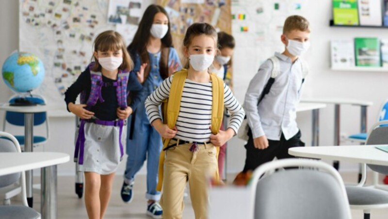 Von Kindern gehe bislang kein sonderlich großes Infektionsrisiko aus - wichtiger sei, dass man regelmäßig die Pädagogen teste, so Hammerschmid. (Bild: stock.adobe.com)