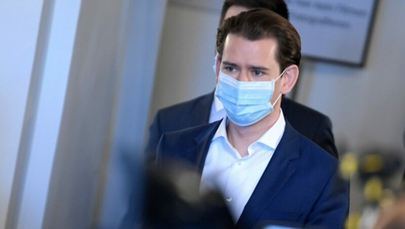 Schon im Ibiza-U-Ausschuss musste Sebastian Kurz Rede und Antwort stehen - die Korruptionsermittlungen dürften nun zu einer eigenen parlamentarischen Untersuchung führen. (Bild: APA/ROLAND SCHLAGER)