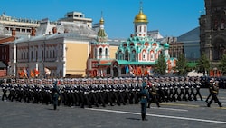 In Moskau hätte im August wieder die traditionelle Militärparade stattfinden sollen ...