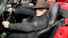 Porsche-Fan Udo Lindenberg im Porsche 911 Bj. 1989 bei einer Oldtimer-Ralley (Bild: SCHROEWIG / dpa / picturedesk.com)