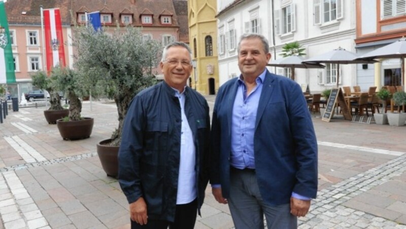 Staffelübergabe: Karl Lautner und Heinrich Schmidlechner (r.) (Bild: Christian Jauschowetz)