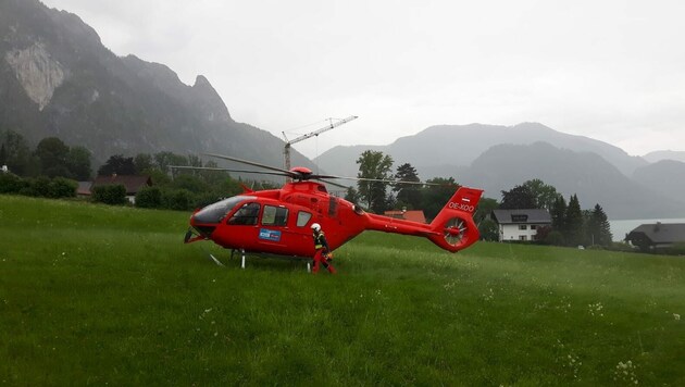 Der "Martin 3"-Hubschrauber war im Einsatz (Bild: Bergrettung Steinbach/Weyregg)