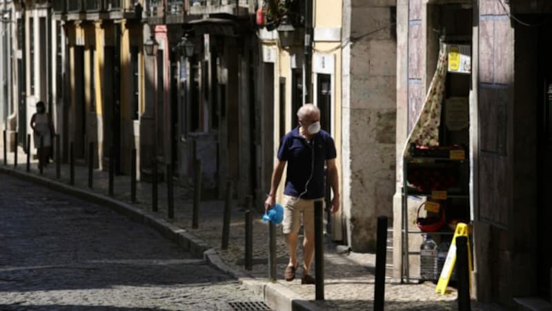 Auch in der portugiesischen Hauptstadt Lissabon gilt ab Mittwoch eine Ausgangssperre. (Bild: AP)