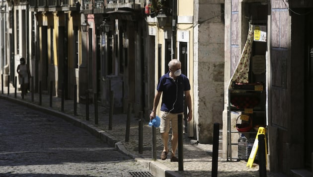 Auch in der portugiesischen Hauptstadt Lissabon gilt ab Mittwoch eine Ausgangssperre. (Bild: AP)