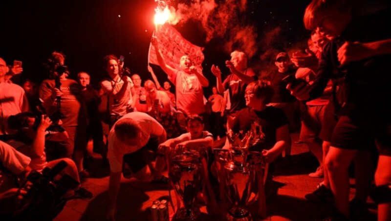 Tausende Fußballfans feierten den Meistertitel des FC Liverpool - jedoch ohne Sicherheitsabstand. (Bild: AFP )