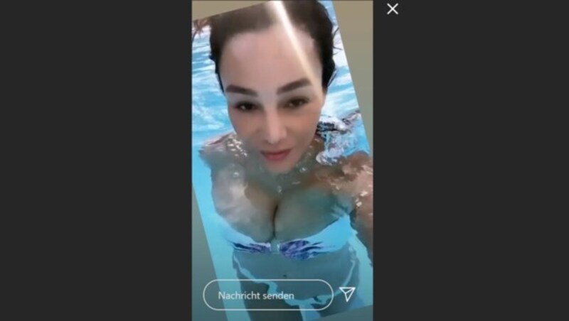 Verona Pooth ging im Hotelpool in Tirol auf Tauchstation. (Bild: instagram.com/verona.pooth)