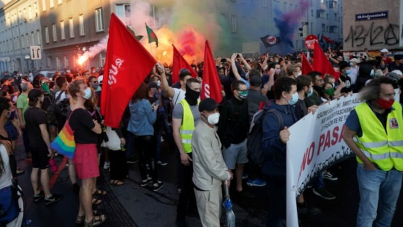 Kurden und linke Aktivisten veranstalteten Ende Juni im Wiener Bezirk Favoriten mehrere Protestkundgebungen, die von türkischen Faschisten gestört wurden. (Bild: APA/Georg Hochmuth)