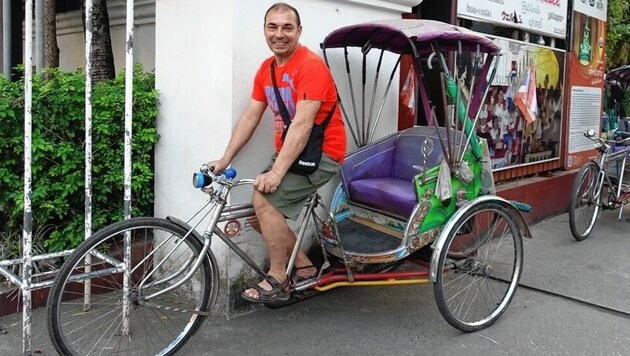 Der Klagenfurter Javor Dountchev versucht sich in Myanmar mit dem Rikscha-Fahrrad als Taxi-Chauffeur. (Bild: Javor Dountchev)